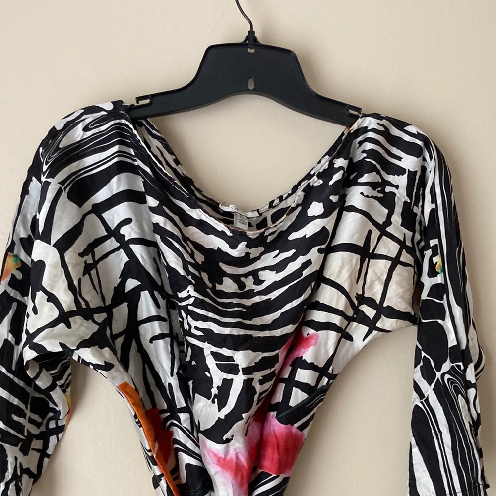 Lightweight cotton dress belted with side slits